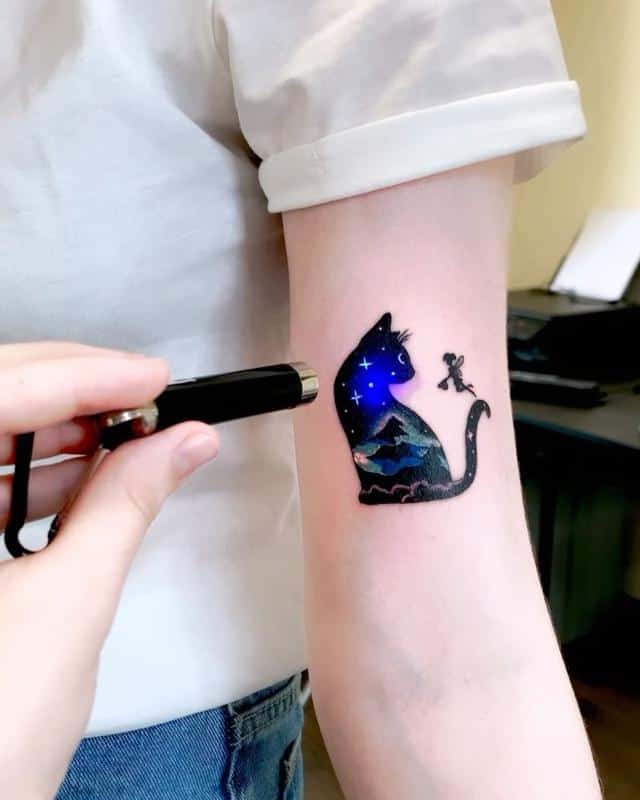 Tatuaje de gato que brilla en la oscuridad 3