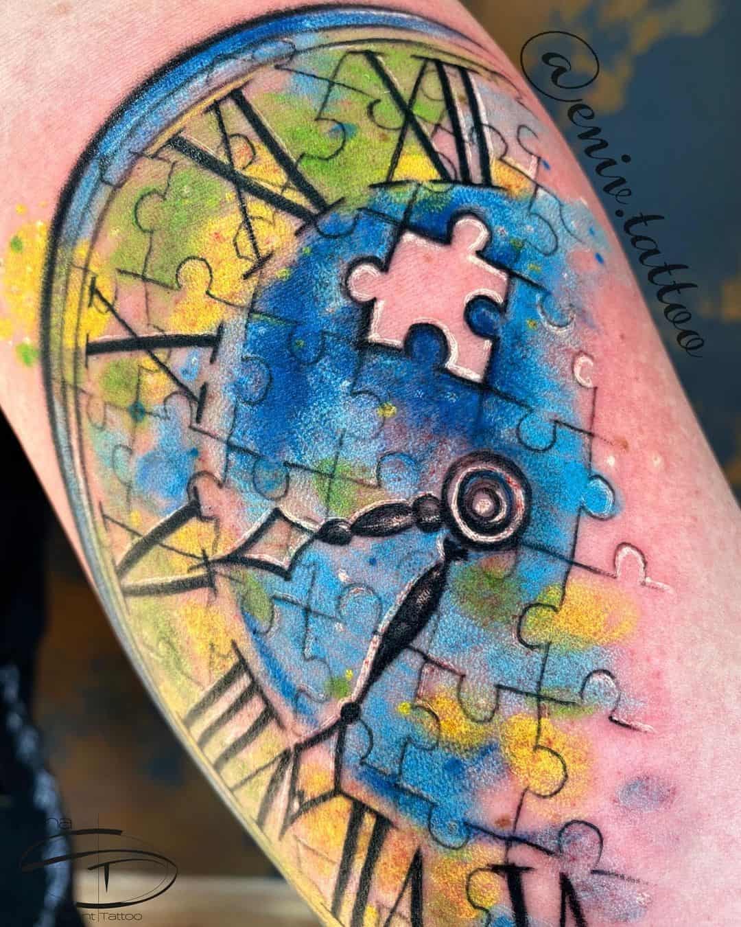 Idea de tatuaje de autismo de reloj y pieza de rompecabezas faltante