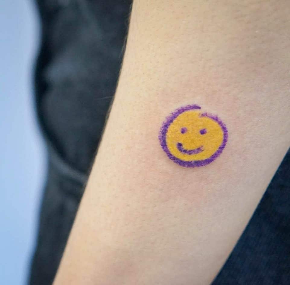 Imágenes coloridas del tatuaje de la sonrisa 