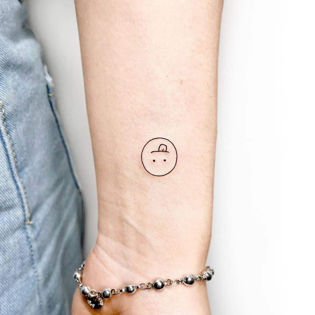 Tatuaje De Cara Sonriente Divertida 