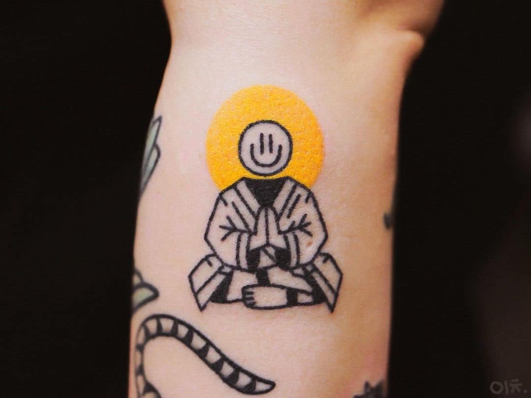 Tatuaje Zen Smiley Amarillo 