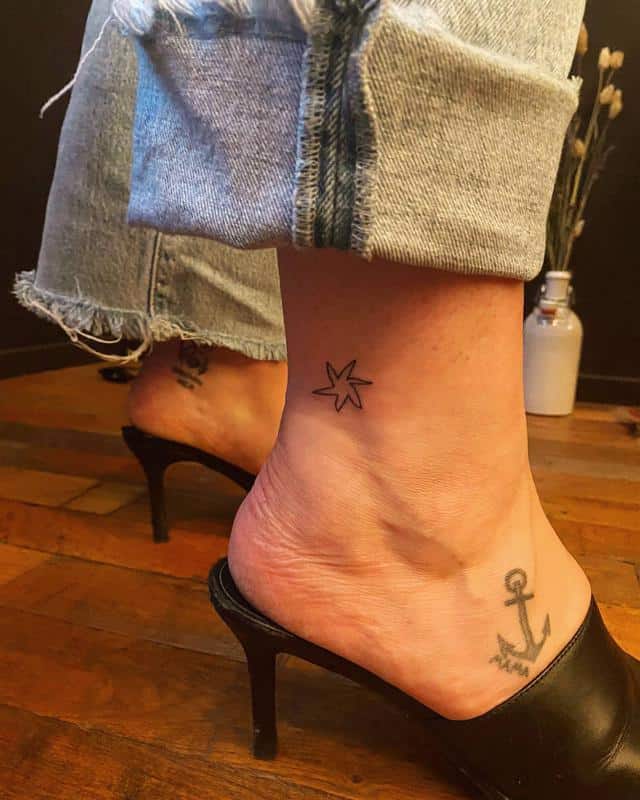 Delicados tatuajes de estrellas de mar 1
