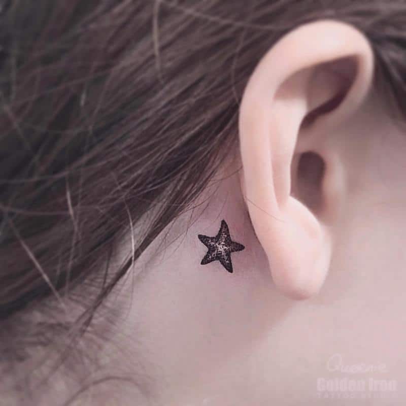 Tatuajes De Estrellas De Mar Detrás De La Oreja