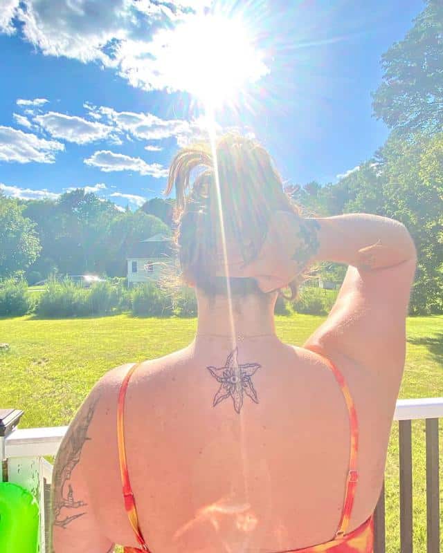 tatuajes de estrellas de mar en la espalda