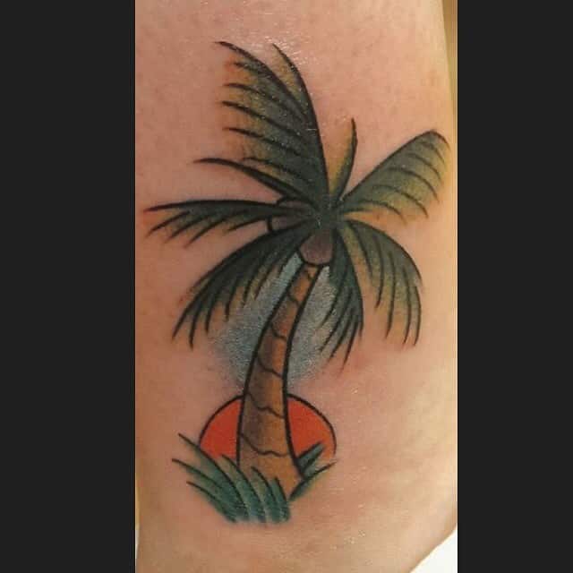 Tatuaje tradicional de palmera 3