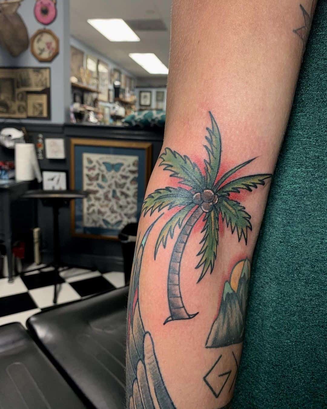 Tatuaje tradicional de palmera 2