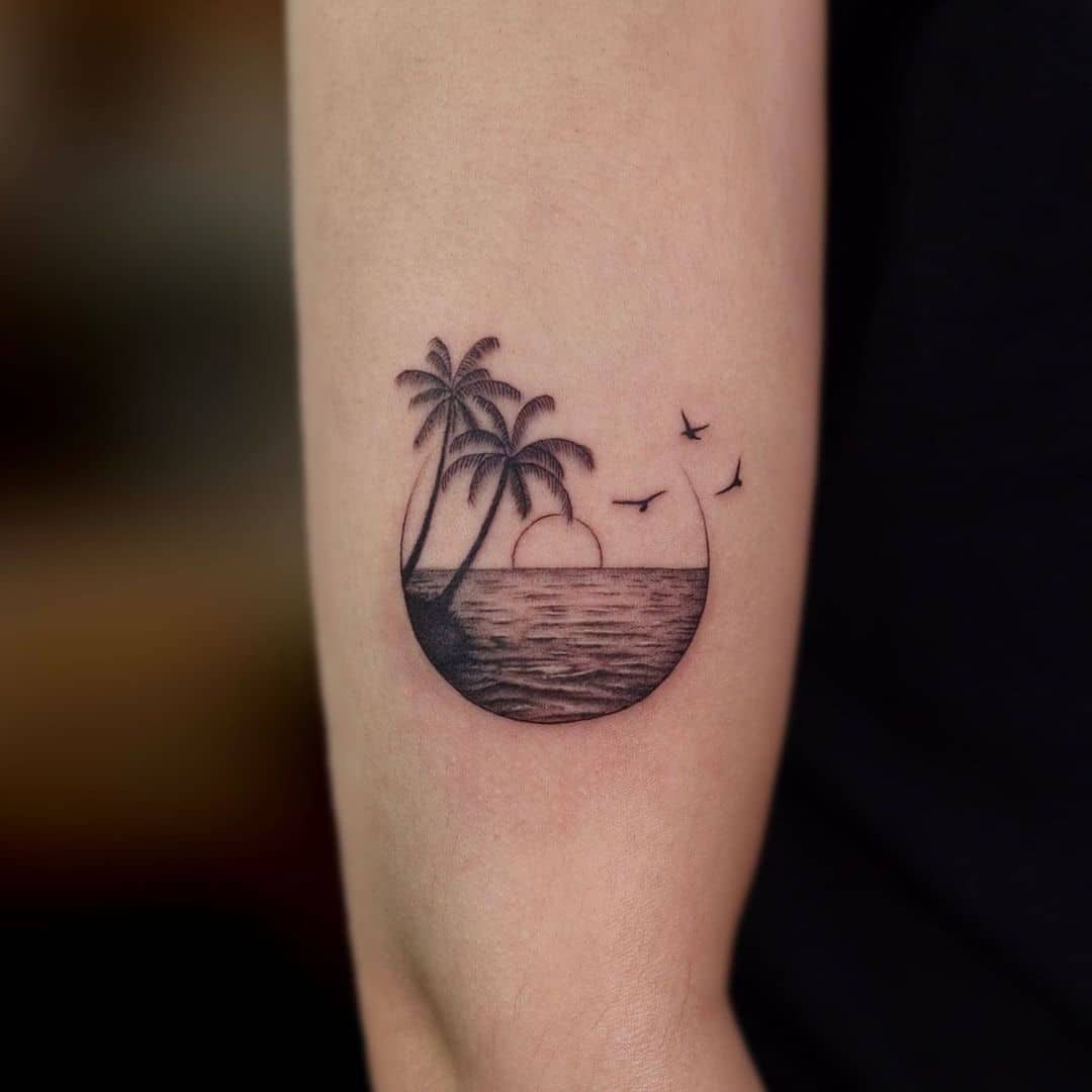 Tatuaje circular de palmera 1