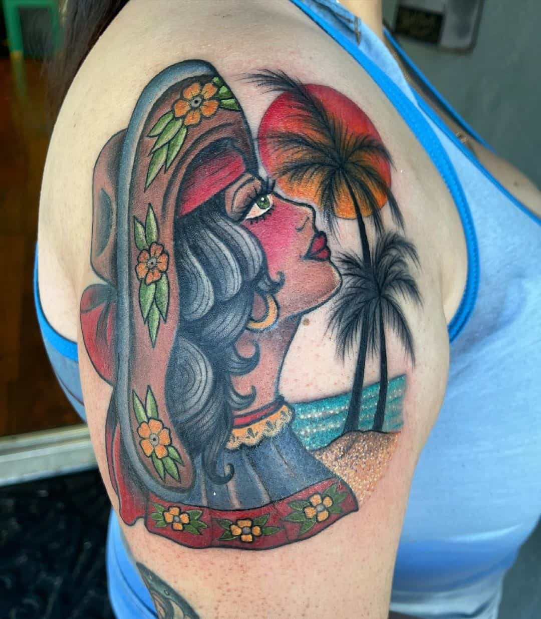 Tatuaje de palmera en el hombro 2