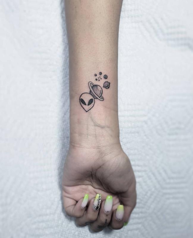 Pequeños tatuajes alienígenas 3