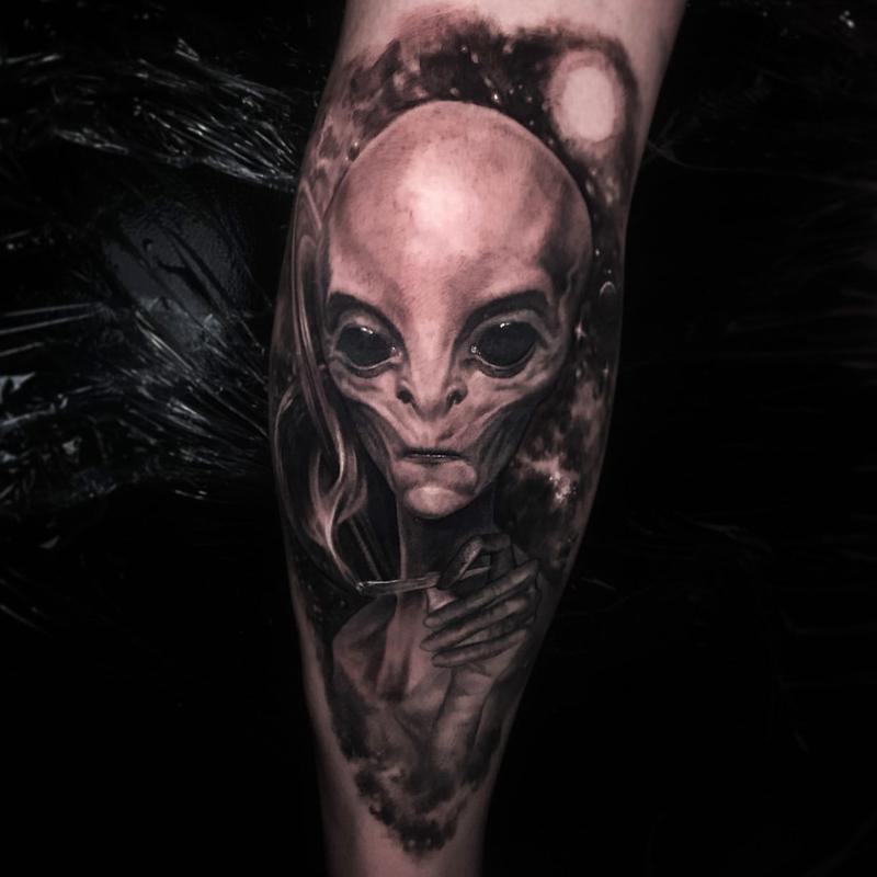 La profundidad en el diseño del tatuaje alienígena 3