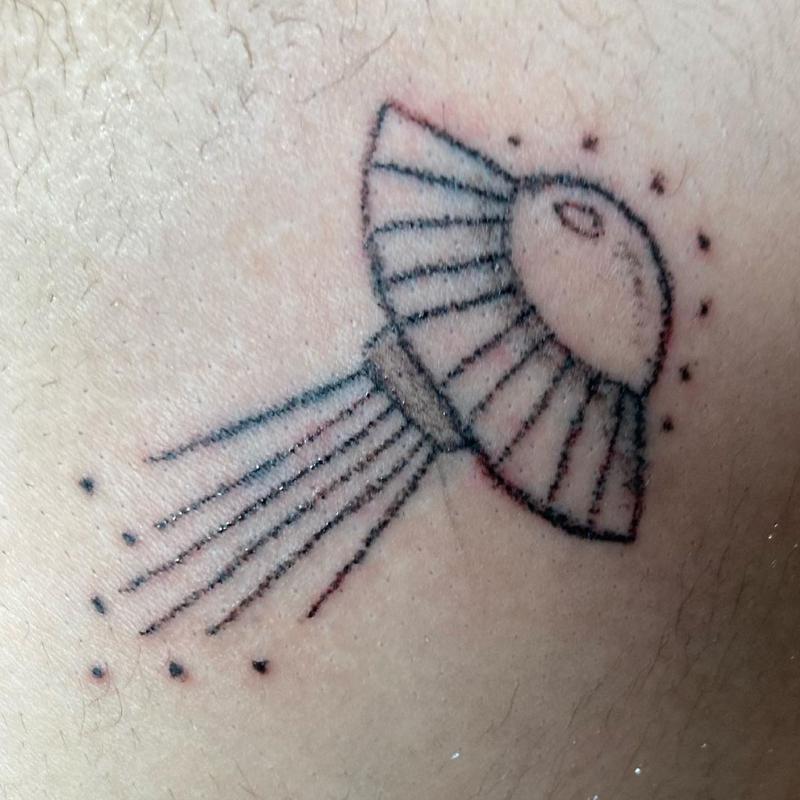 Tatuaje de nave espacial simple 1