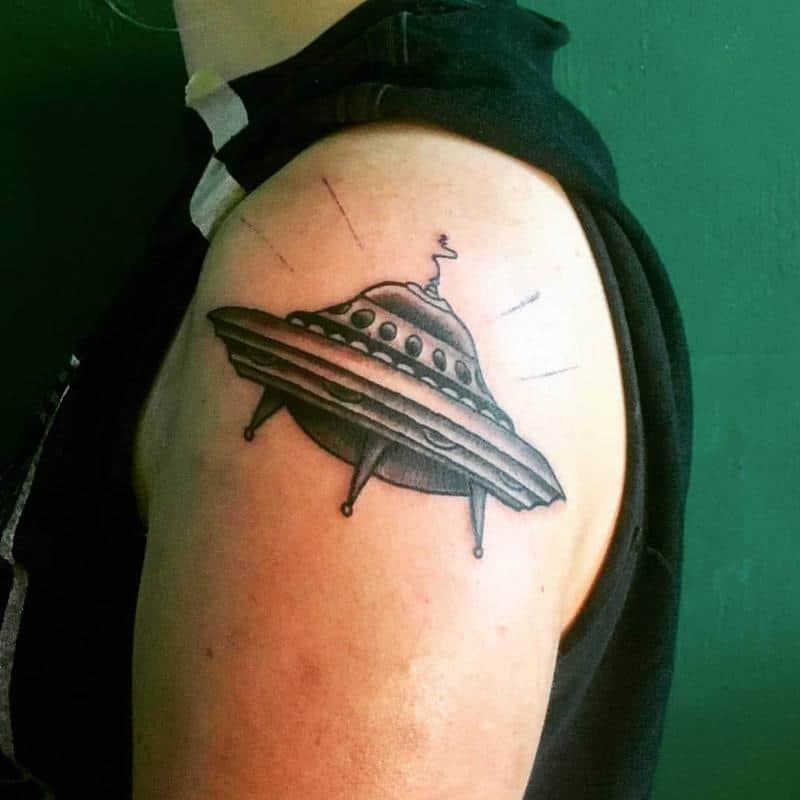 Tatuaje de nave espacial simple 3