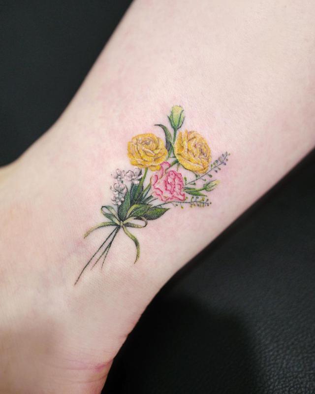Tatuaje de flor de lisianthus 3