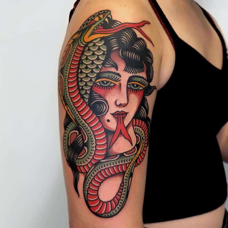 Tatuaje de Medusa de estilo de la vieja escuela 1