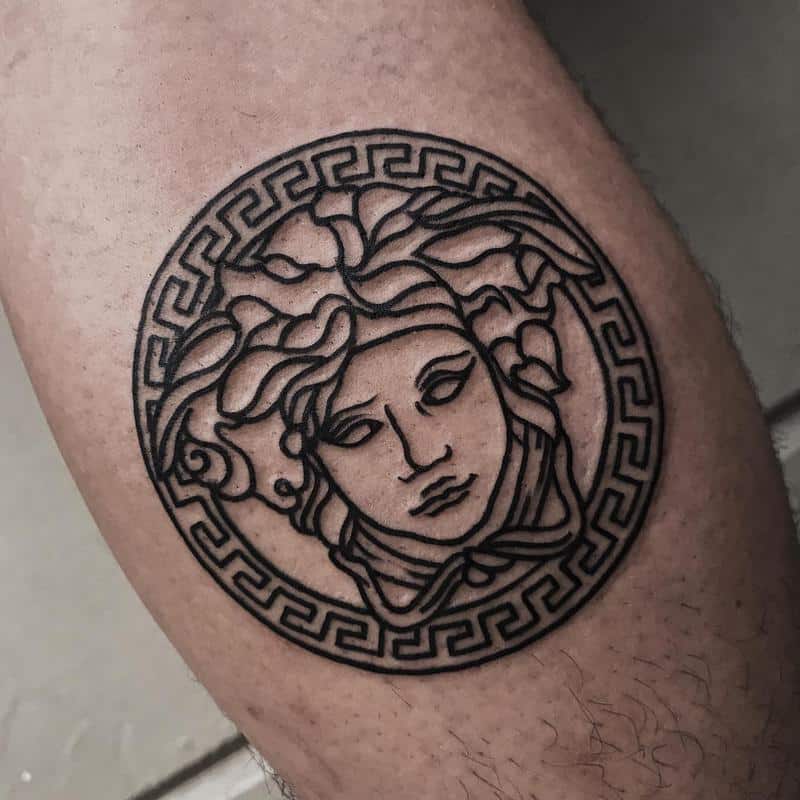 Tatuaje Medusa Versace 1