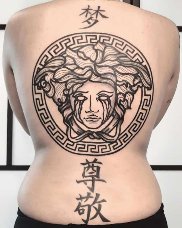Tatuaje Medusa Versace 4