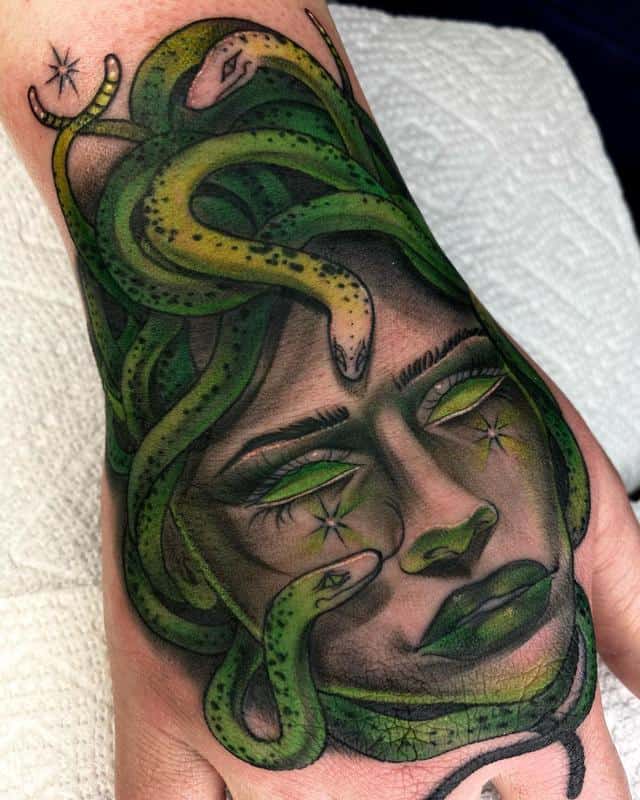 Tatuaje Medusa Mano 3
