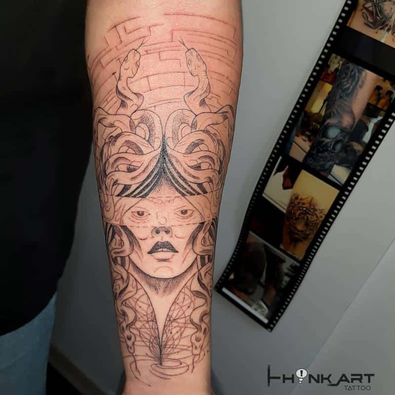 Tatuaje de Medusa en el antebrazo 1