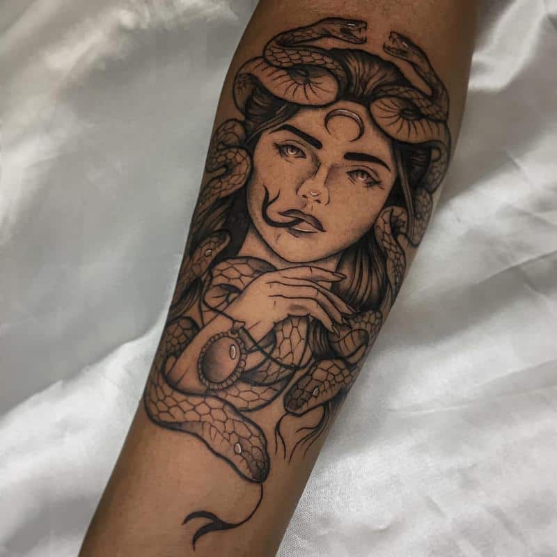 Tatuaje de Medusa en el antebrazo 3