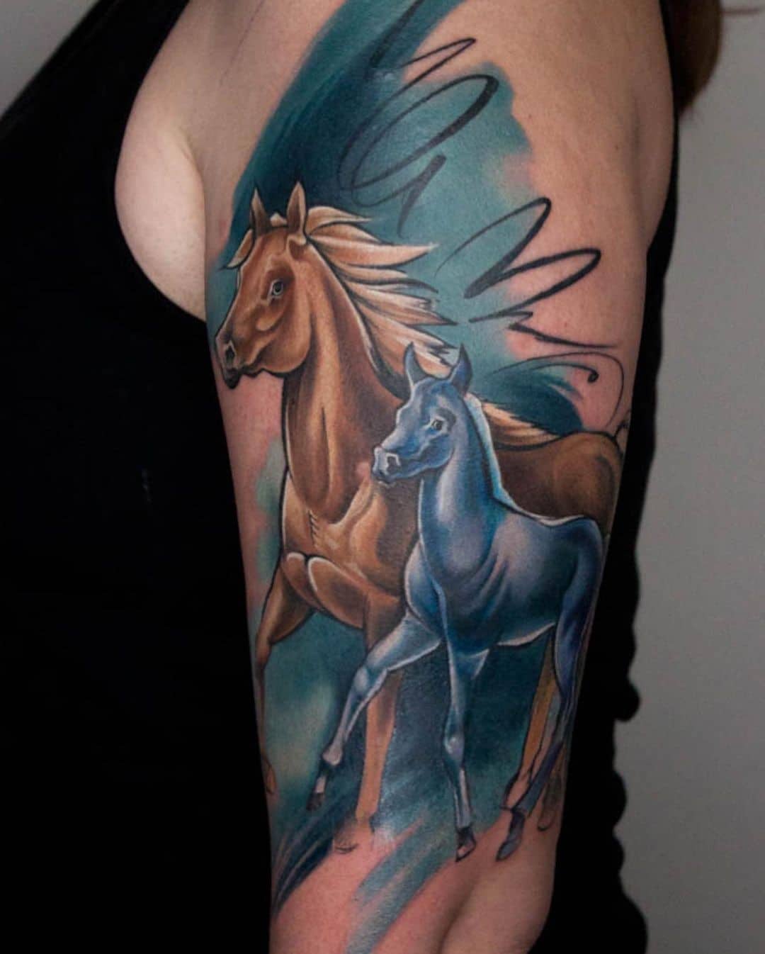 Tatuaje de dos caballos corriendo