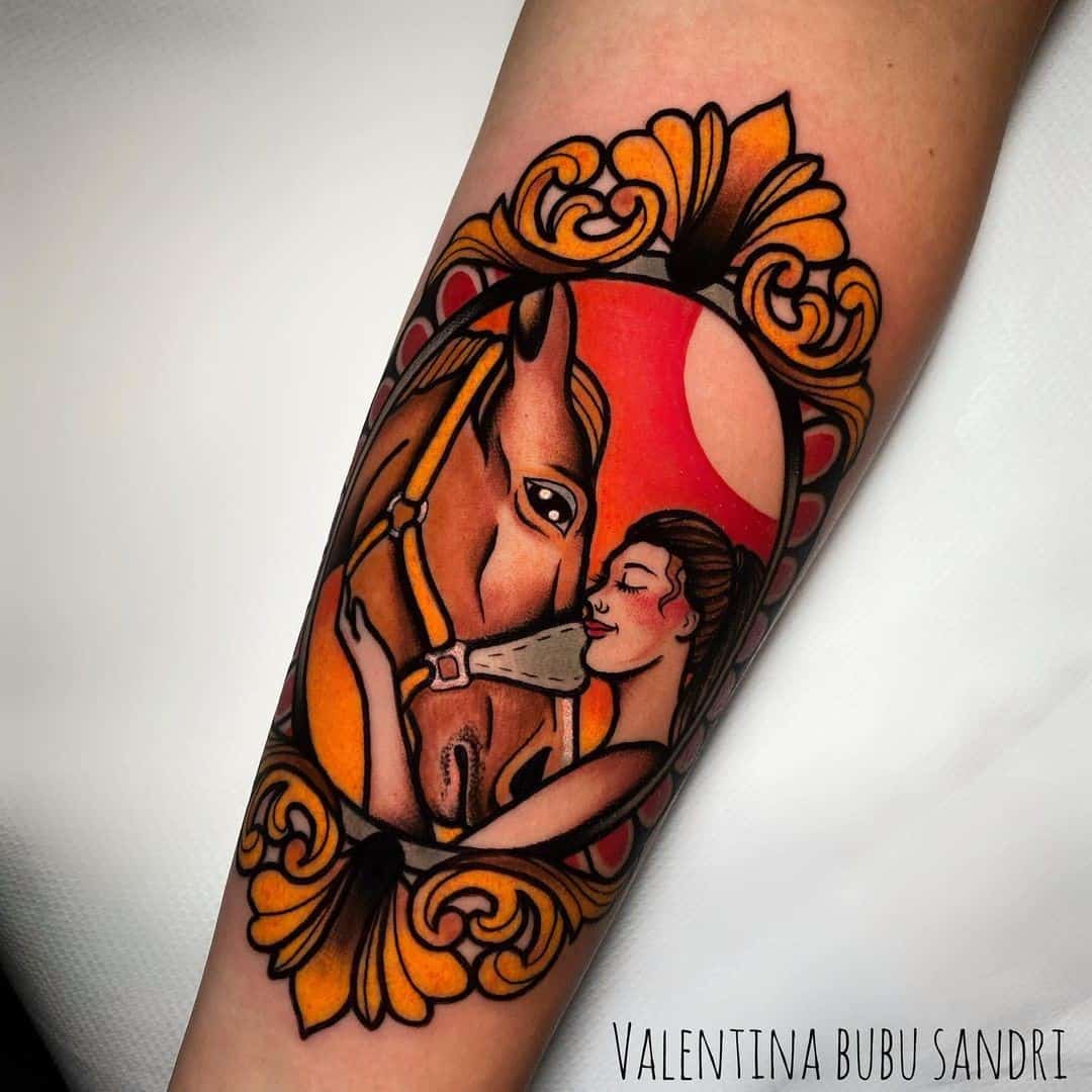 Combo de tatuaje de mujer y caballo
