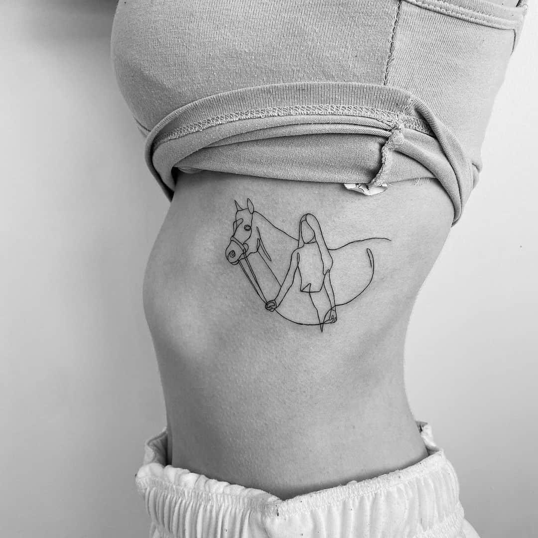 Dibujo de tatuaje de caballo de estómago lateral 