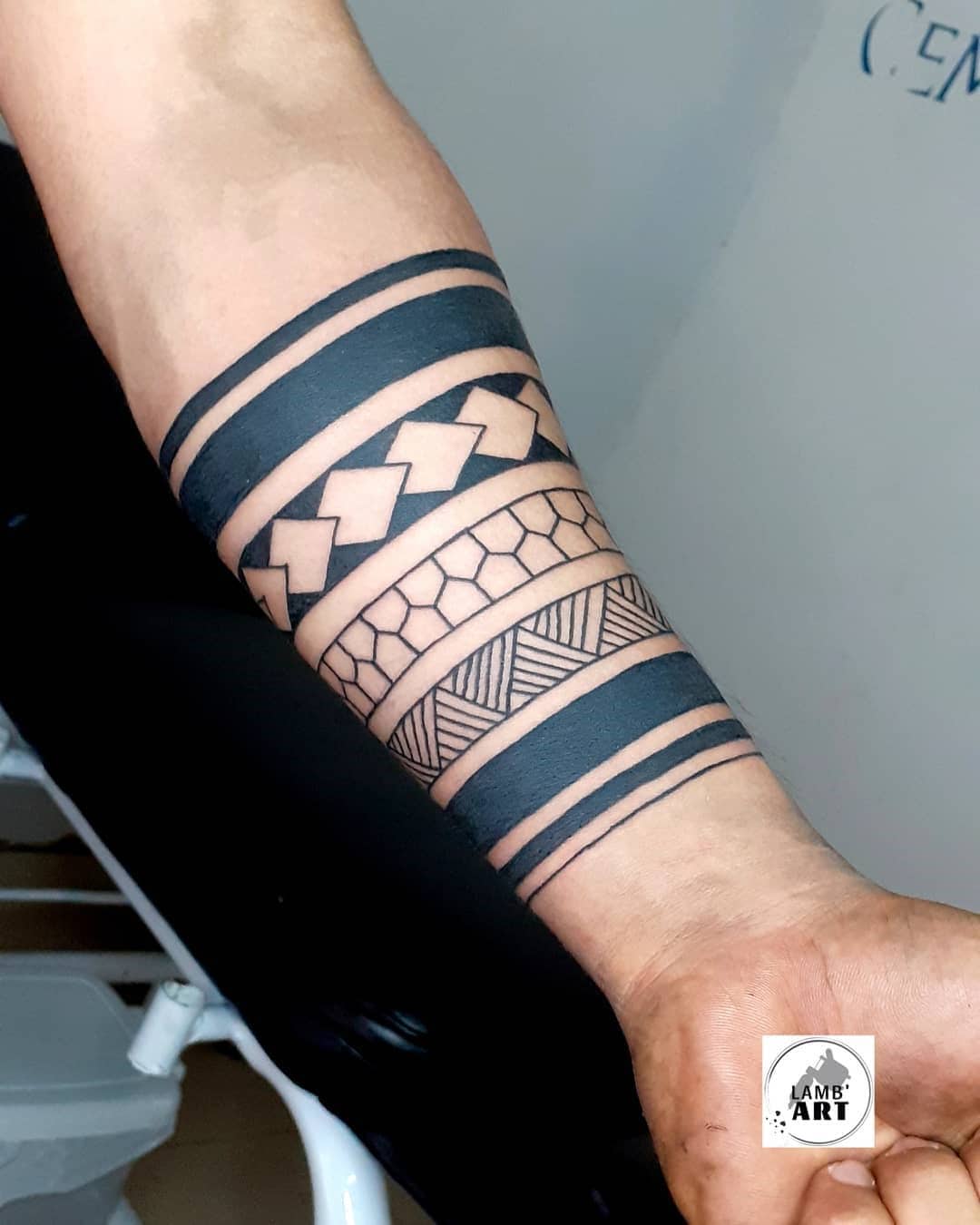 Diseño de tatuaje de pulsera tribal grande 