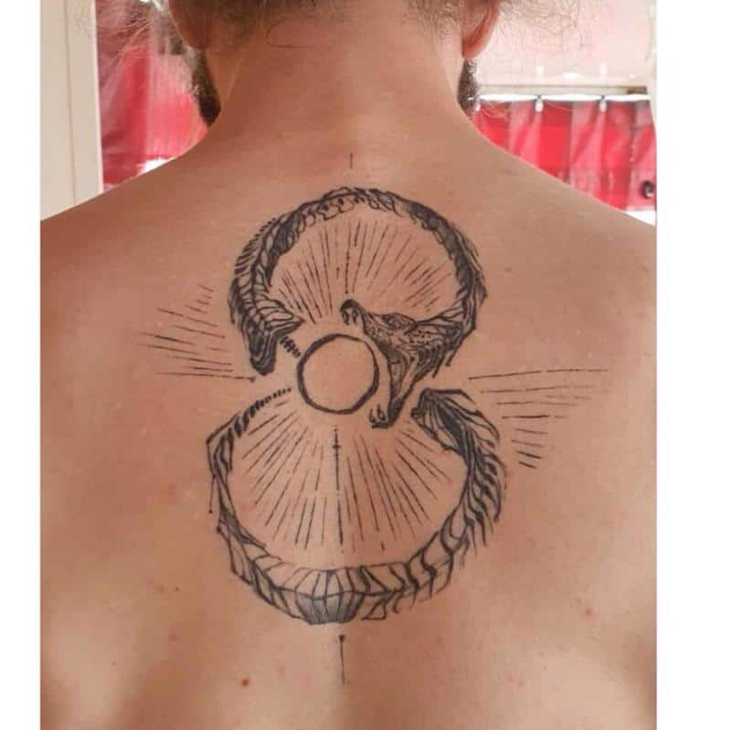 Tatuaje de Ouroboros infinito 3