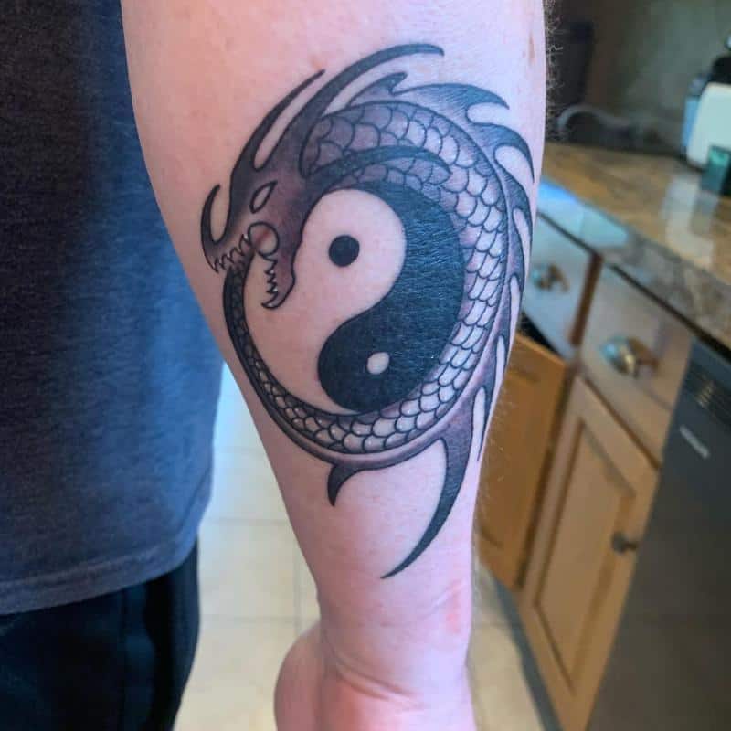 Yin yang ouroboros tatuaje 3
