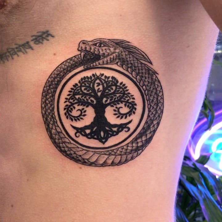 tatuaje del arbol de la vida ouroboros 3