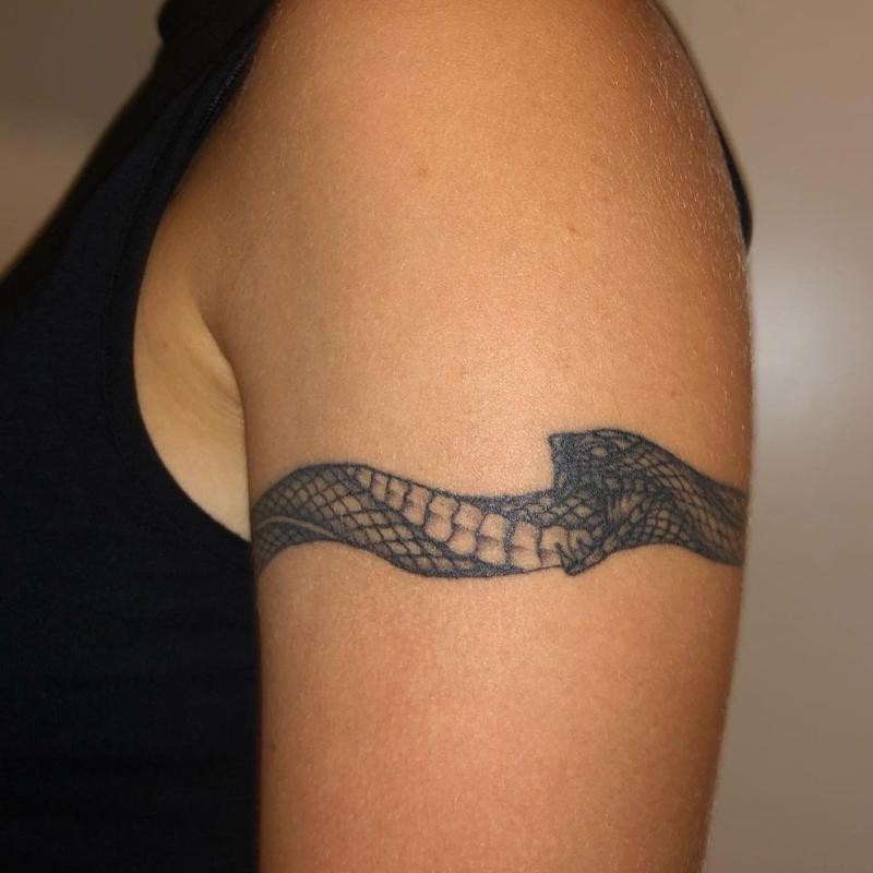 Tatuaje de brazalete de Ouroboros 4