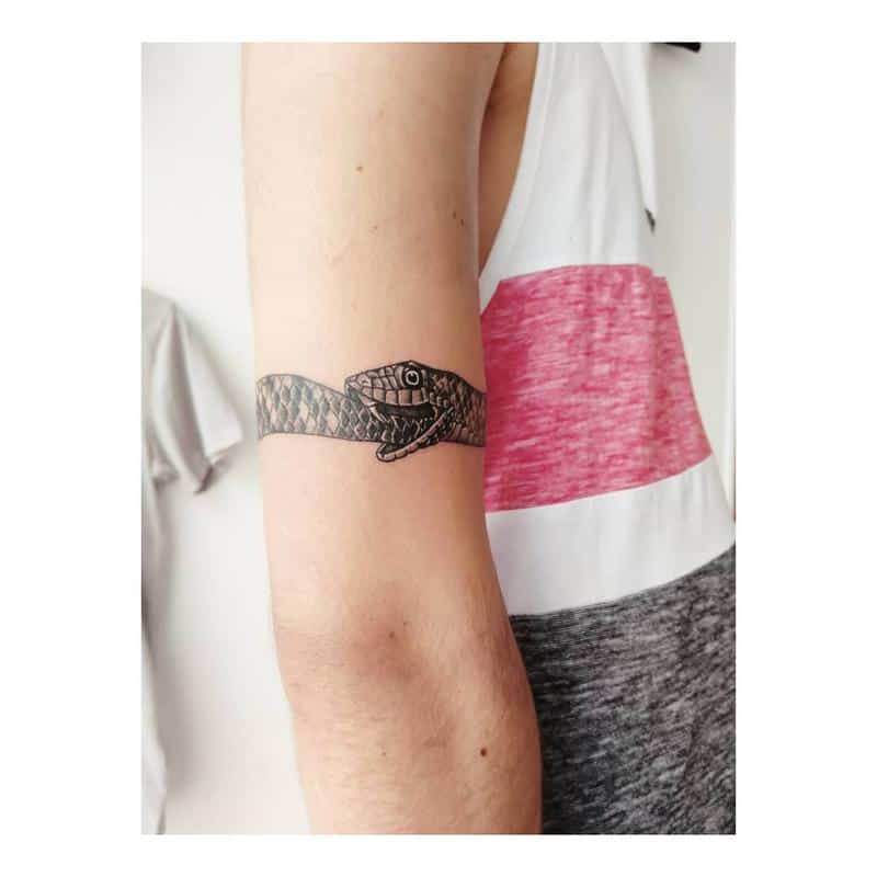 Tatuaje de brazalete de Ouroboros 2
