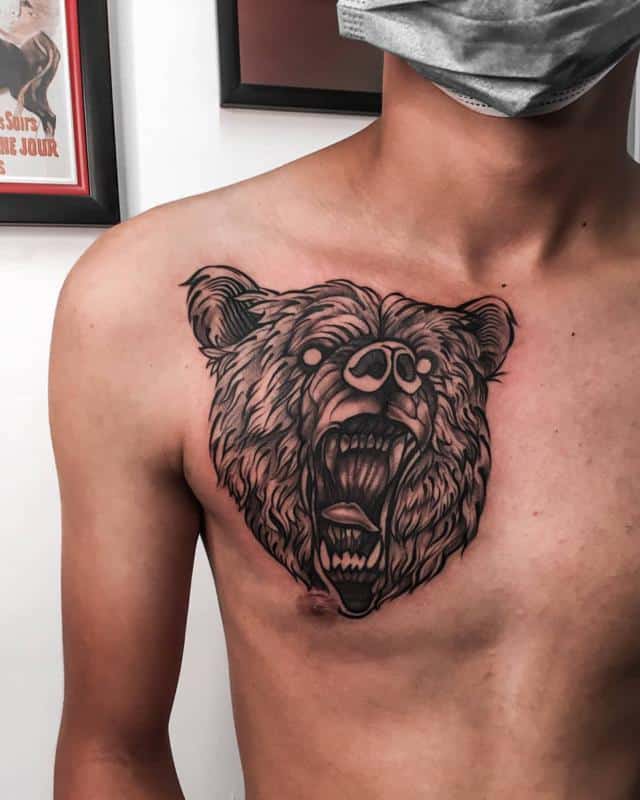 Tatuaje en el pecho del oso 1
