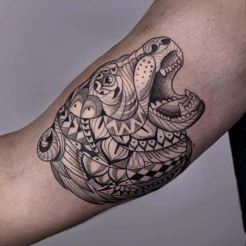Tatuaje de oso de forma geométrica 3