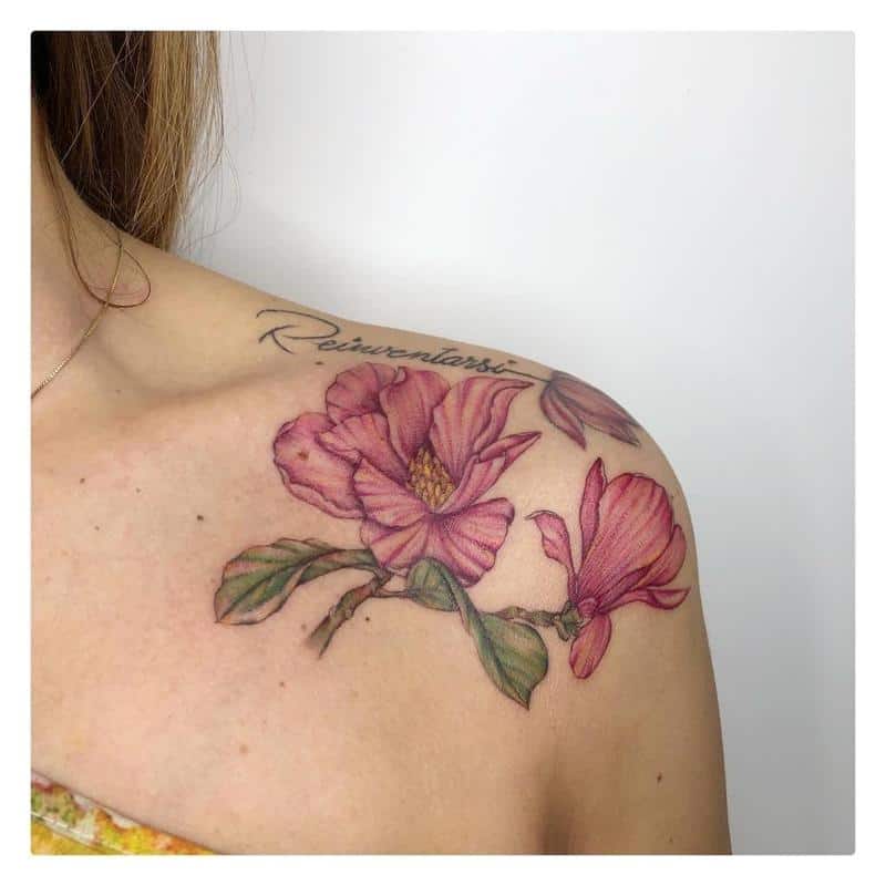 Tatuaje de magnolia en el hombro 1