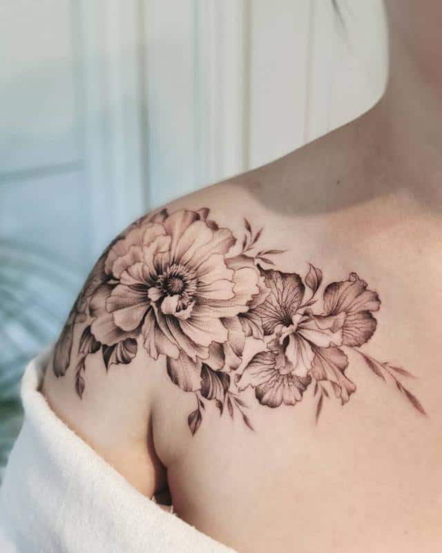 Tatuaje de iris en el hombro 3