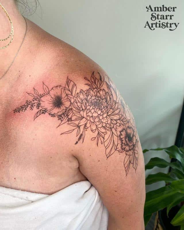 Tatuaje de amapola en el hombro 1