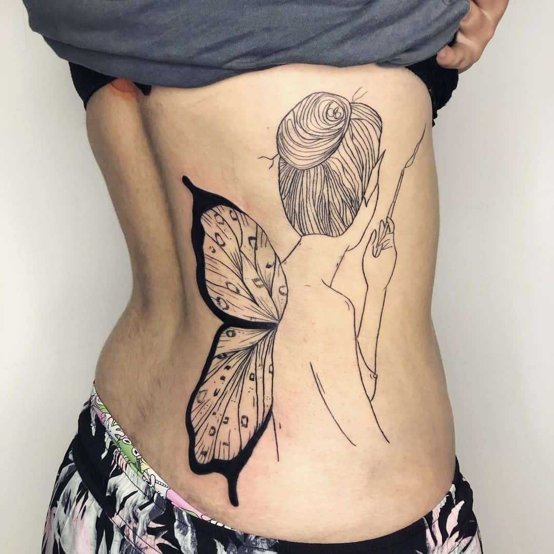 Tatuaje de hada mariposa en el estómago lateral 