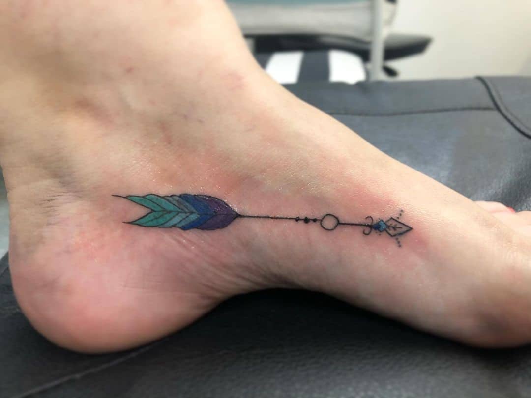 Idea de tatuaje de pie de flecha