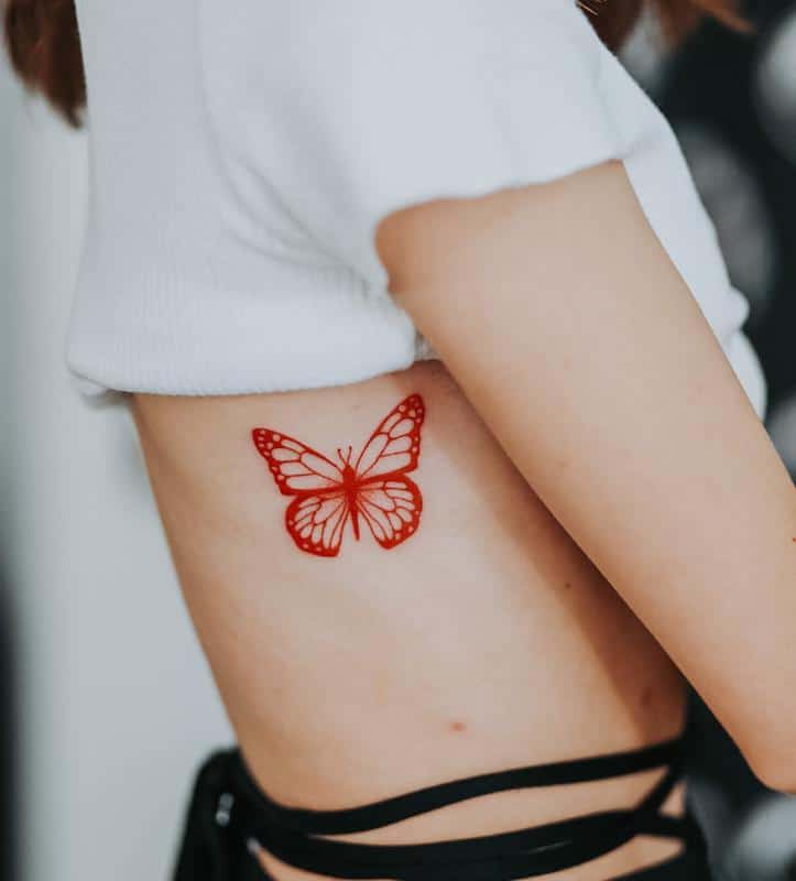 Tatuaje de mariposa roja 4