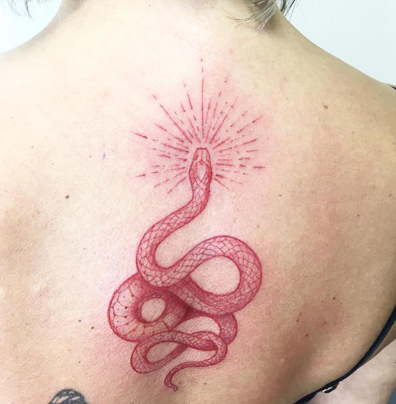 Tatuaje de serpiente roja 5