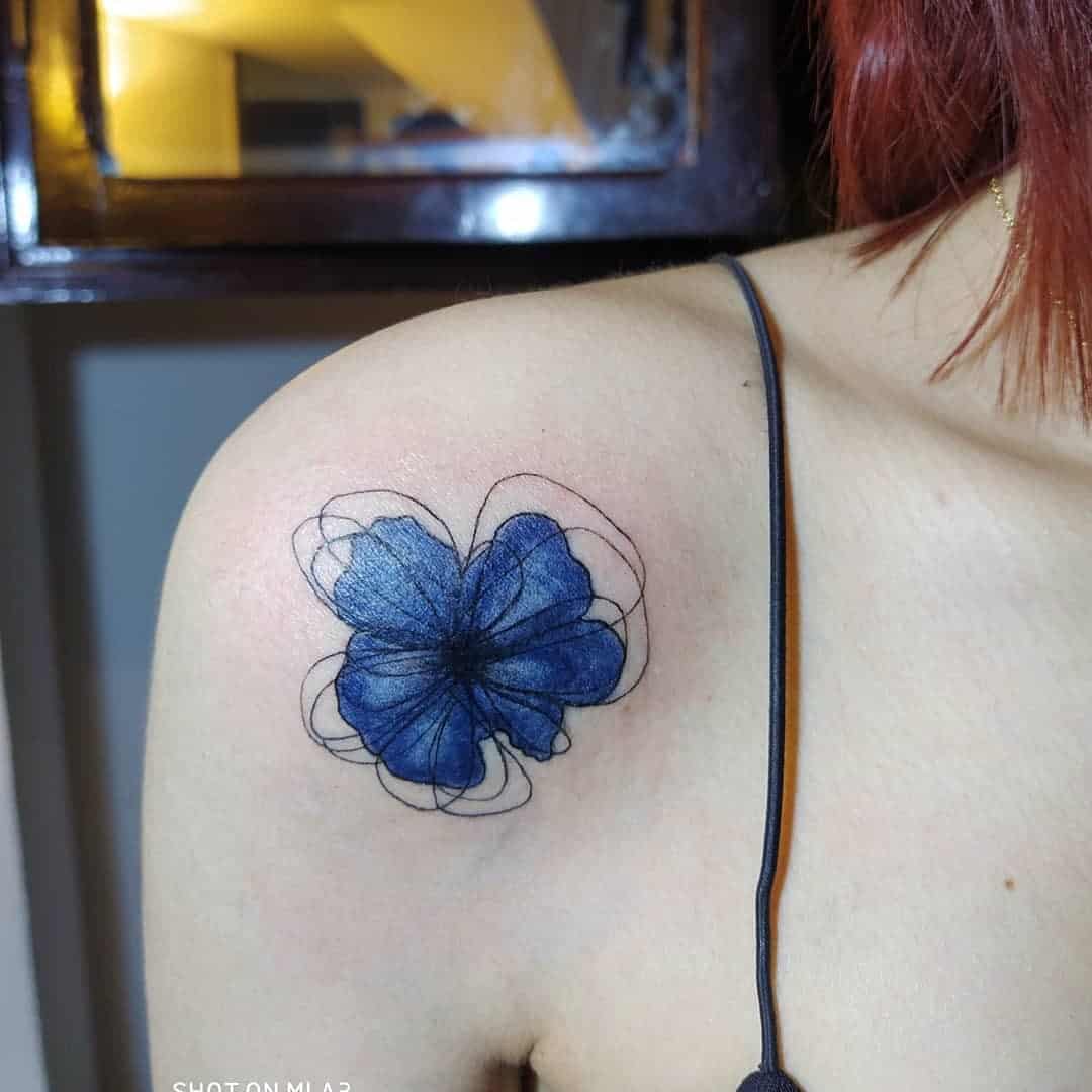 Tatuaje de flor de amapola pequeña azul