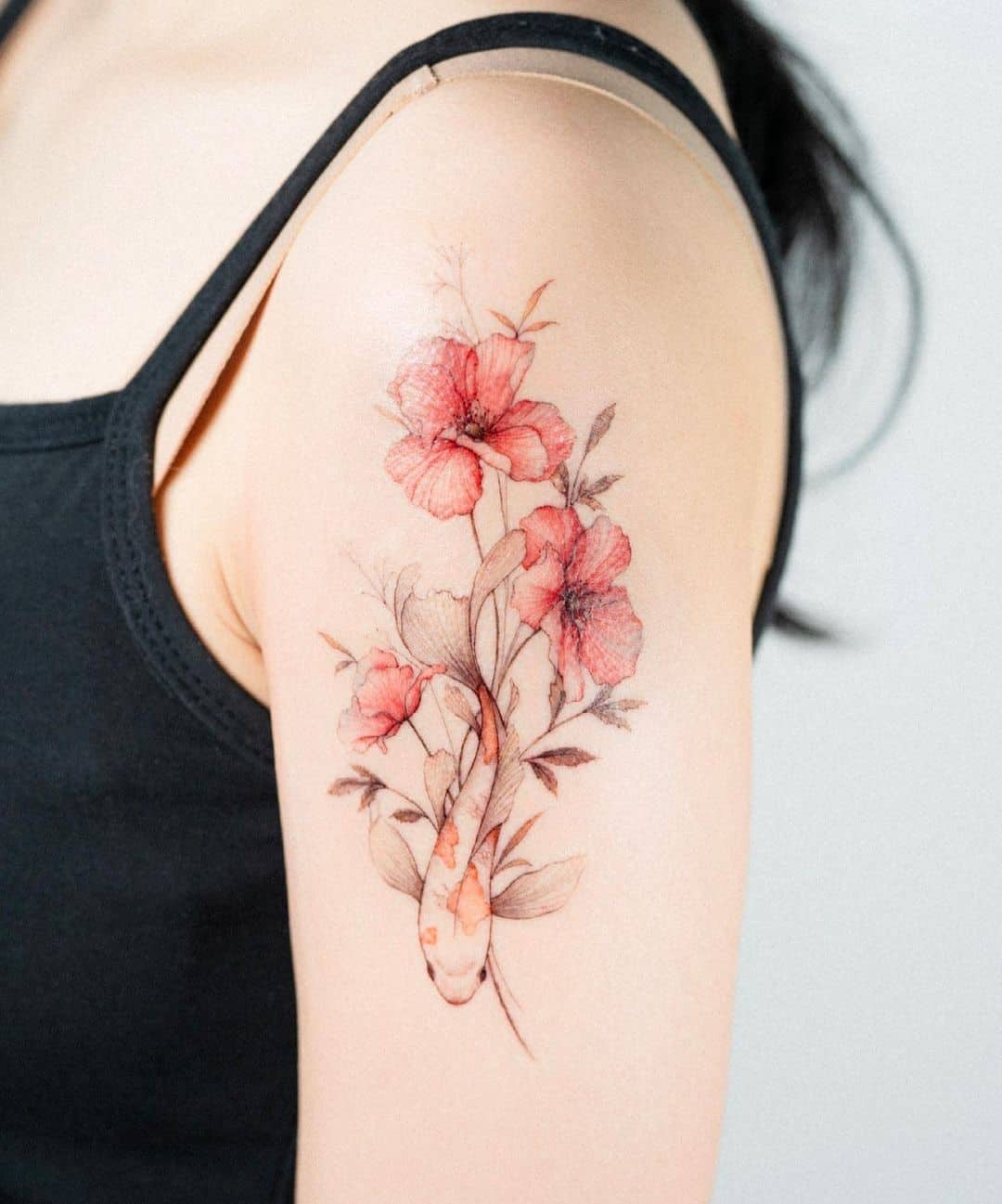 Tatuaje tradicional de flor de amapola