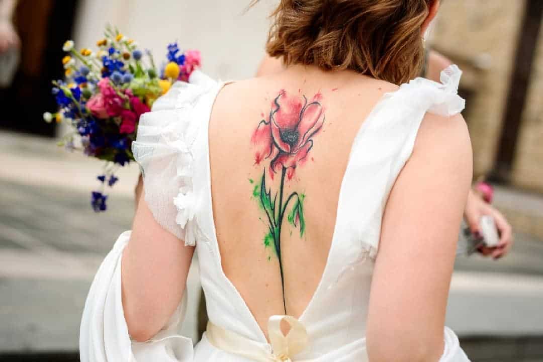 Tatuaje de flor de amapola acuarela