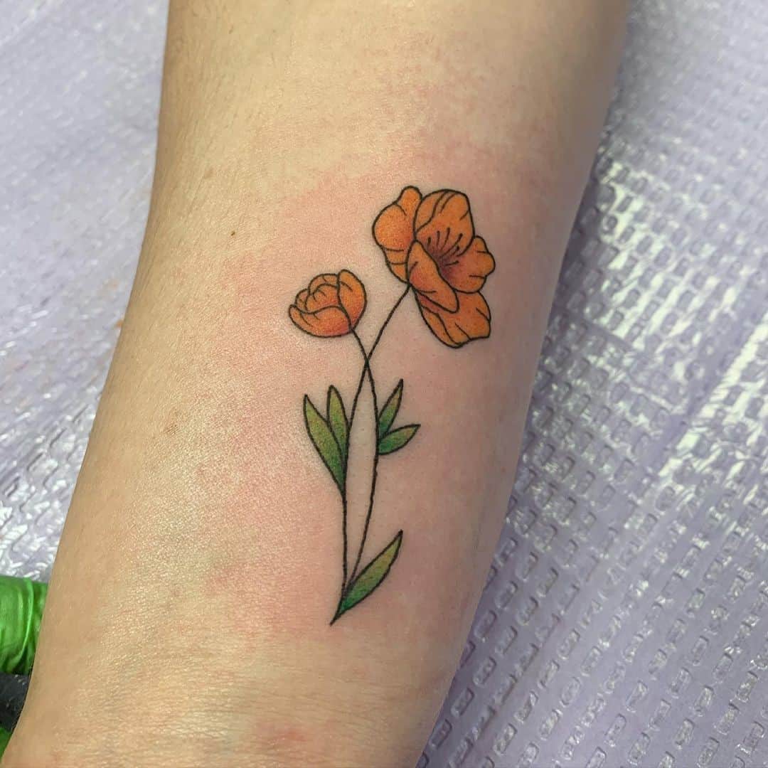 Tatuaje de flor de nacimiento de agosto de amapola 