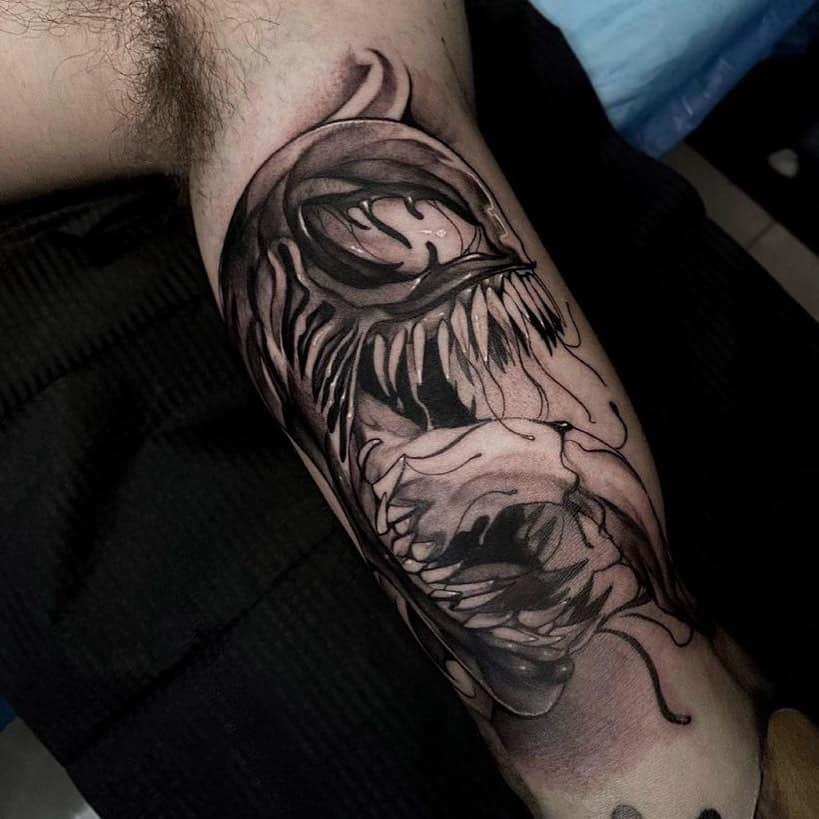 Tatuaje de veneno en el brazo 2