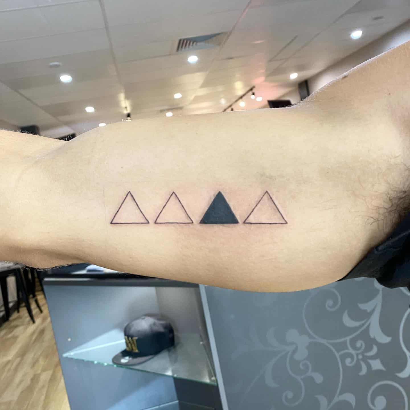 Tatuajes geométricos de hermano y hermana 1