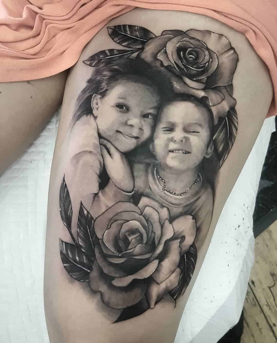 Tatuaje de retrato de hermano y hermana 3