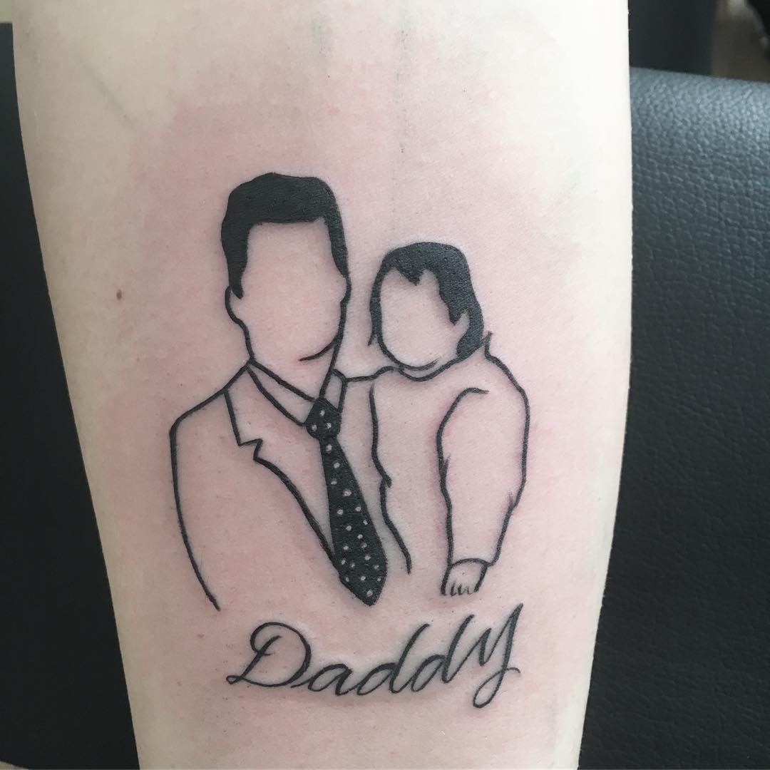 Tatuaje de silueta de padre e hija 3