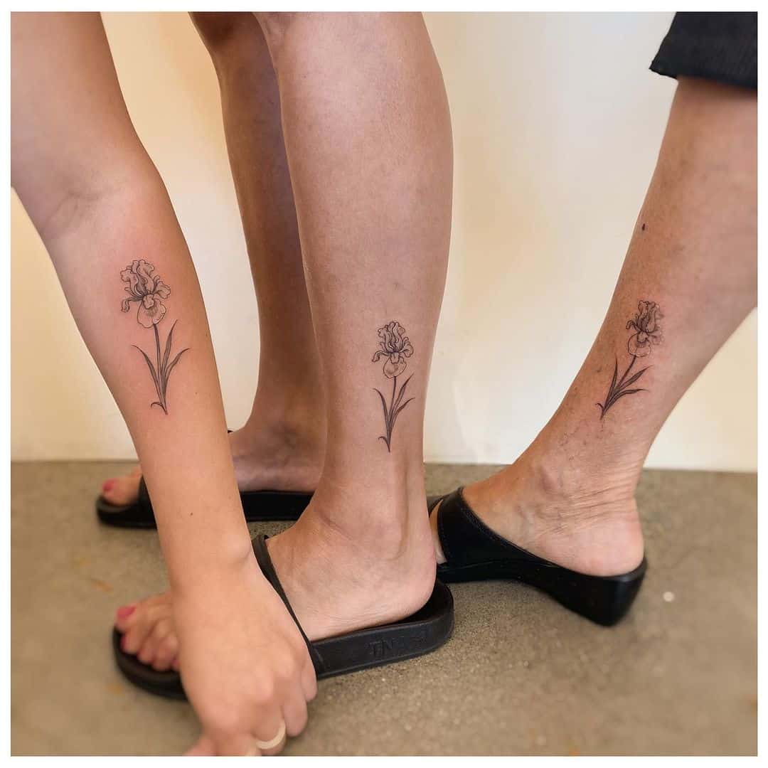 Tatuajes de flores padre e hija 1